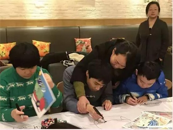 我为什么要将杭州自闭症儿童画展“来自星星的画语”介绍到美国